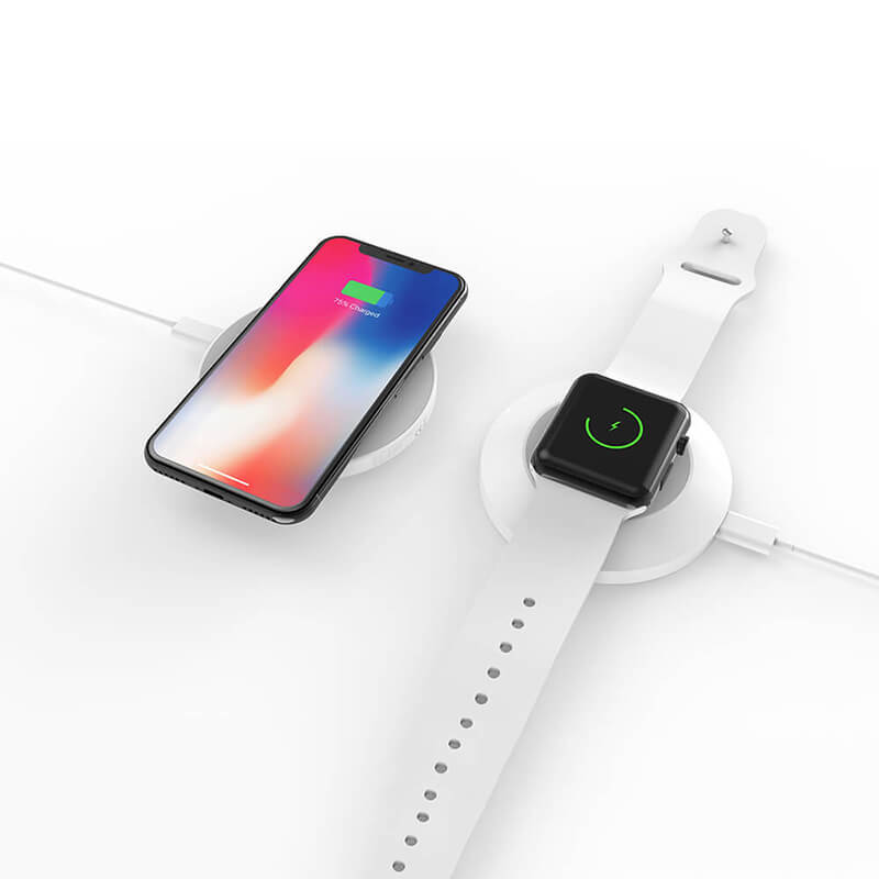 обе стороны заряжают радиостанции iPhone и iWatch